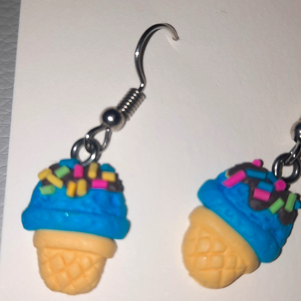 Clay earings - Picture 2 of 2